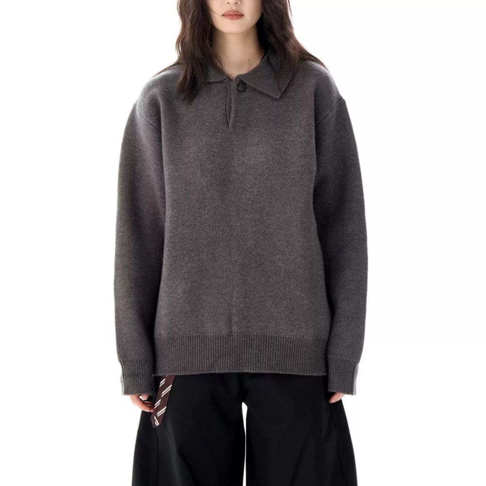 A model wears a relaxed long sleeve pullover sweater with a collared half zip neckline and ribbed trim._1