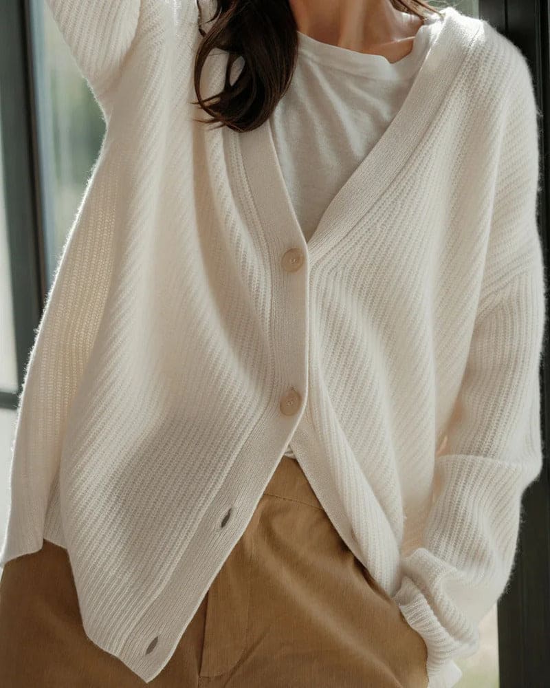 Woman wearing an oversized ribbed cardigan with button-front closure and relaxed cocoon fit, styled with neutral pants._5