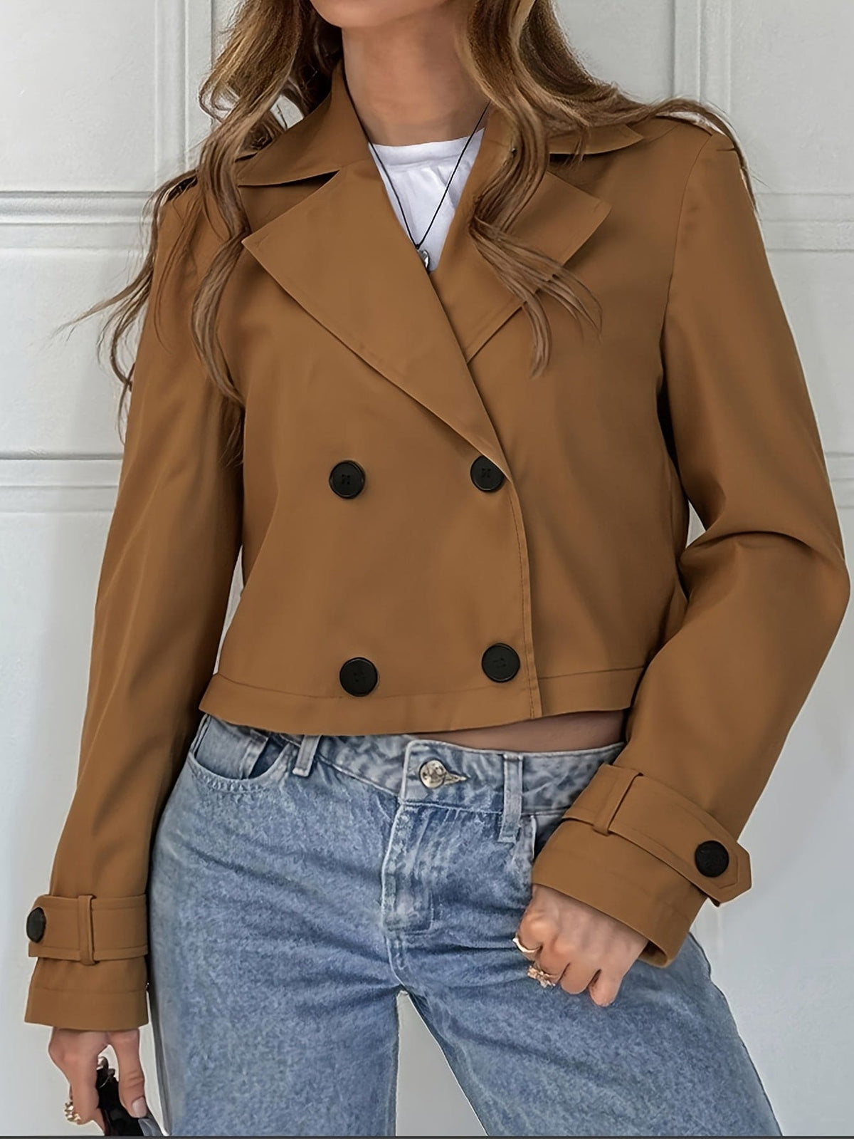Woman wearing a cropped double breasted pea coat with notched lapel over a white top and light blue jeans._2