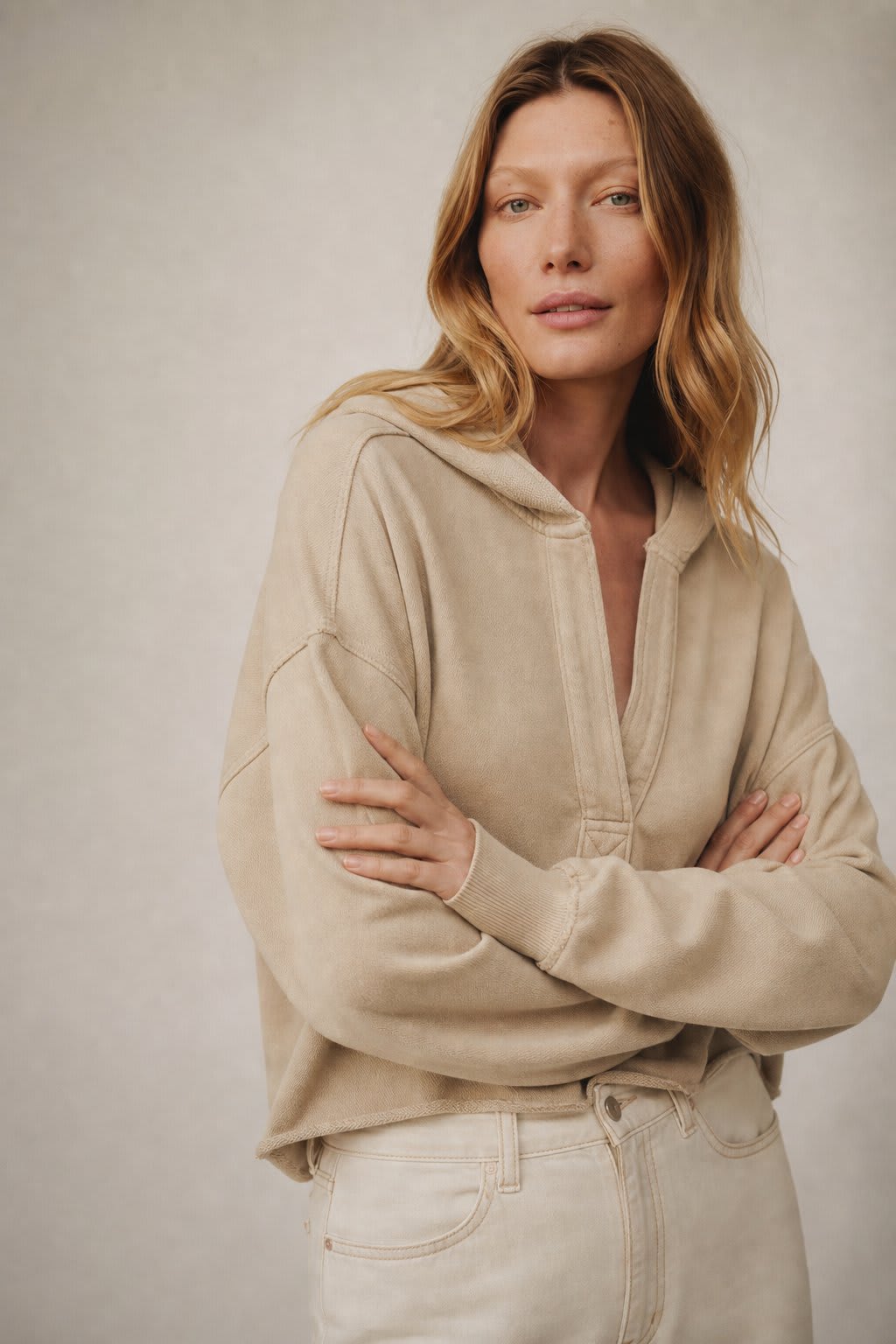 Pamela | cropped hoodie with collared neckline and relaxed fit