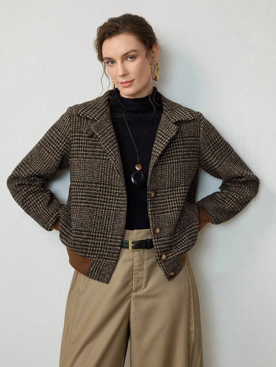 Woman wearing a cropped tweed blazer with houndstooth pattern over a black turtleneck and beige trousers._5