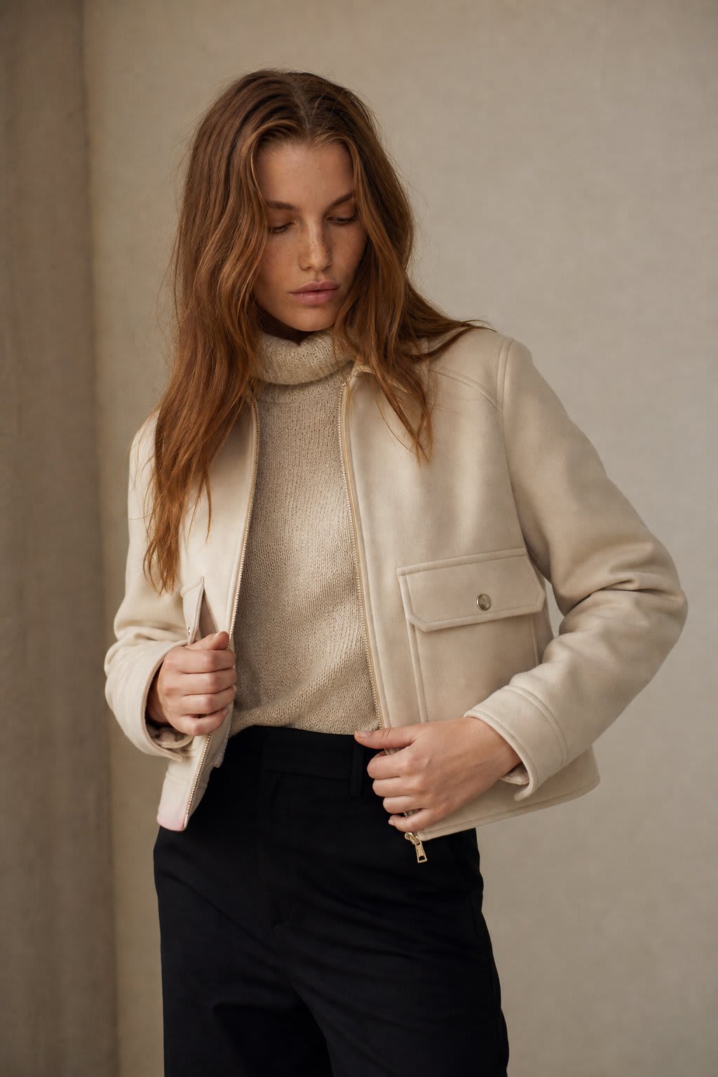 Barbara | cropped zip-front jacket with structured silhouette and dual pockets