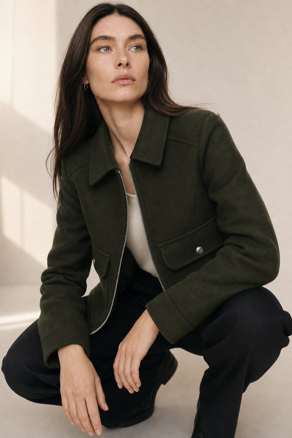 Barbara | cropped zip-front jacket with structured silhouette and dual pockets
