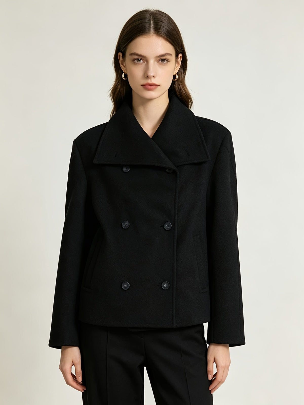 Woman wearing a double breasted cropped blazer with notch lapel and long sleeves in a tailored silhouette._8
