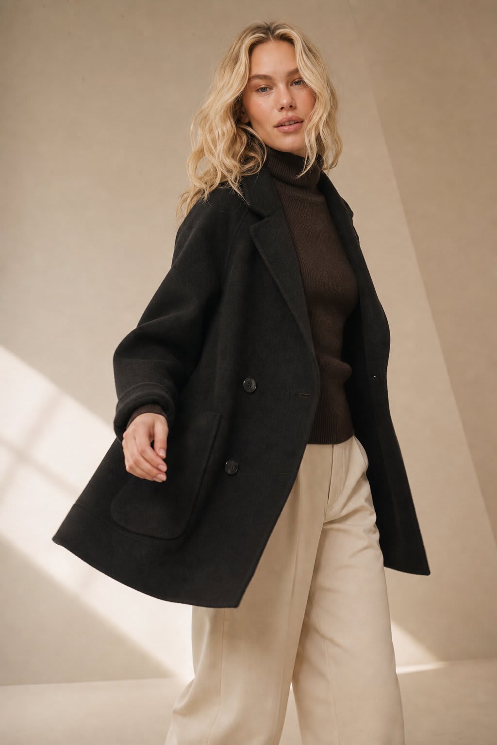 Samantha | double-breasted structured coat with rolled cuffs and patch pockets