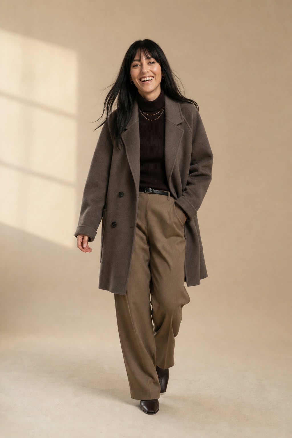 Samantha | double-breasted structured coat with rolled cuffs and patch pockets