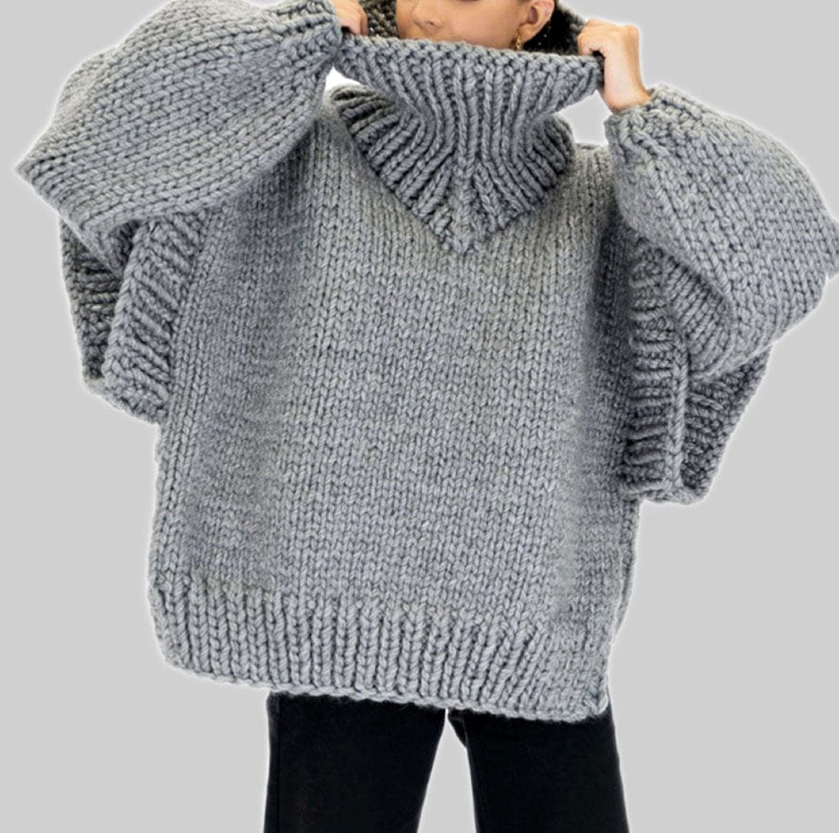 Alice | Chunky knit oversized turtleneck sweater in blue