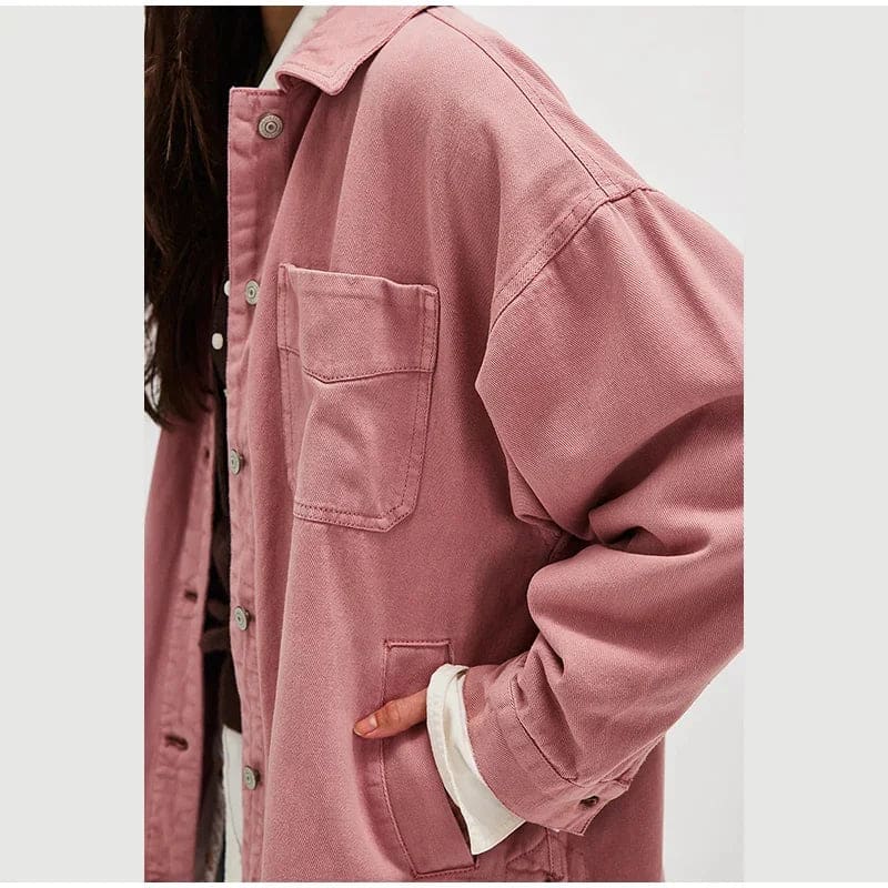 Woman wearing an oversized button-front jacket with chest pockets and a relaxed silhouette, styled over a white top and pants._15