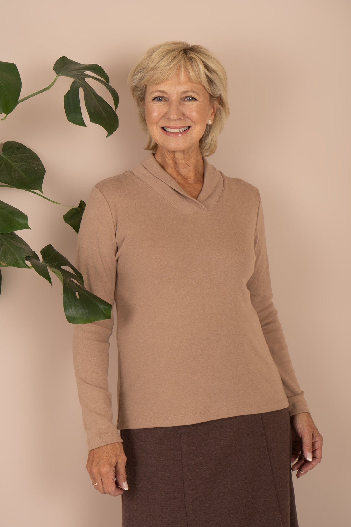 Janet | Long sleeve v-neck top in olive green
