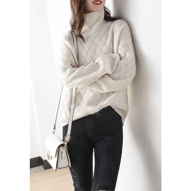 Woman wearing a beige oversized turtleneck sweater with cable knit texture and relaxed sleeves_5